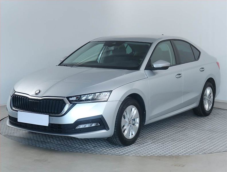 Škoda Octavia (2021) Ambition Plus 1.5 TSI - fotka 2 z 17