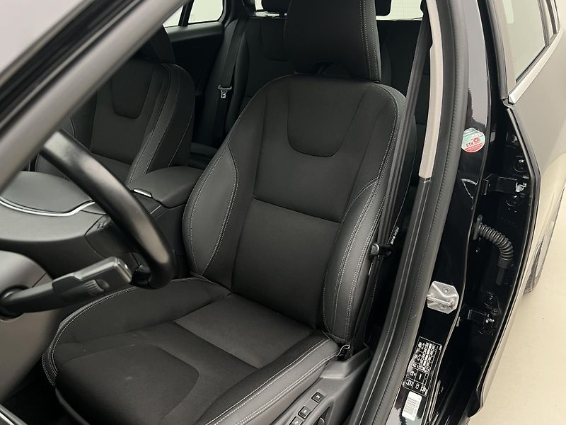 Volvo V60 D3 MOMENTUM AUT  - fotka 15 z 36