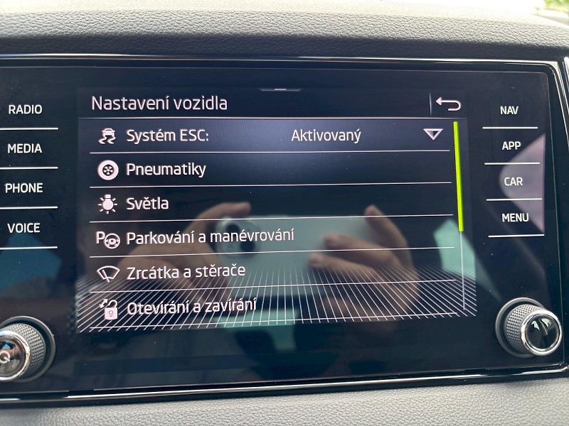 Škoda Karoq (2023) 1.5 TSI 110 kW DSG - fotka 24 z 33