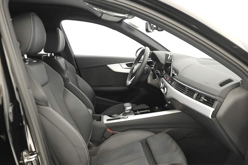 Audi A4 40TFSI S-Line Kam Taž Cockpit - fotka 7 z 15
