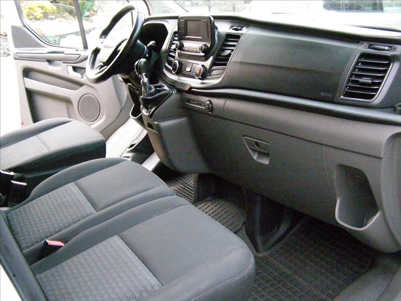 Ford Tourneo Custom 2,0   MINIBUS CUSTOM Facelift - fotka 23 z 28