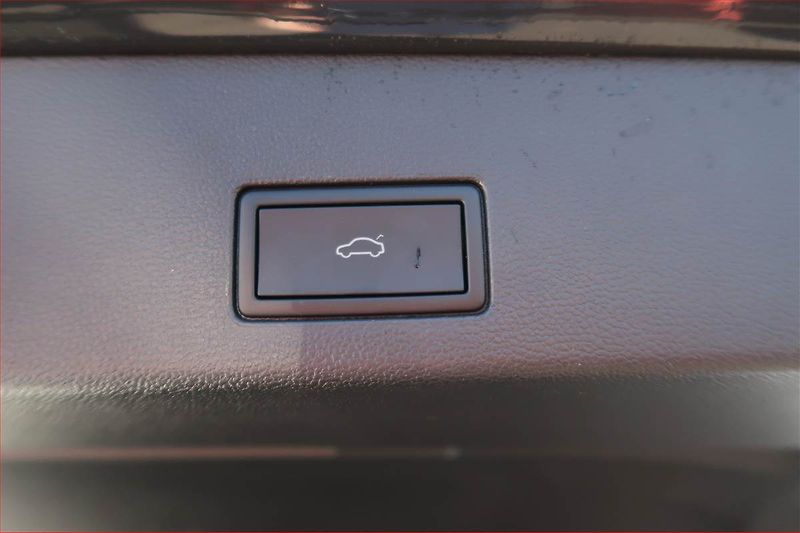 Volkswagen Golf (2023) R-Line 1.5 TSI - fotka 22 z 22