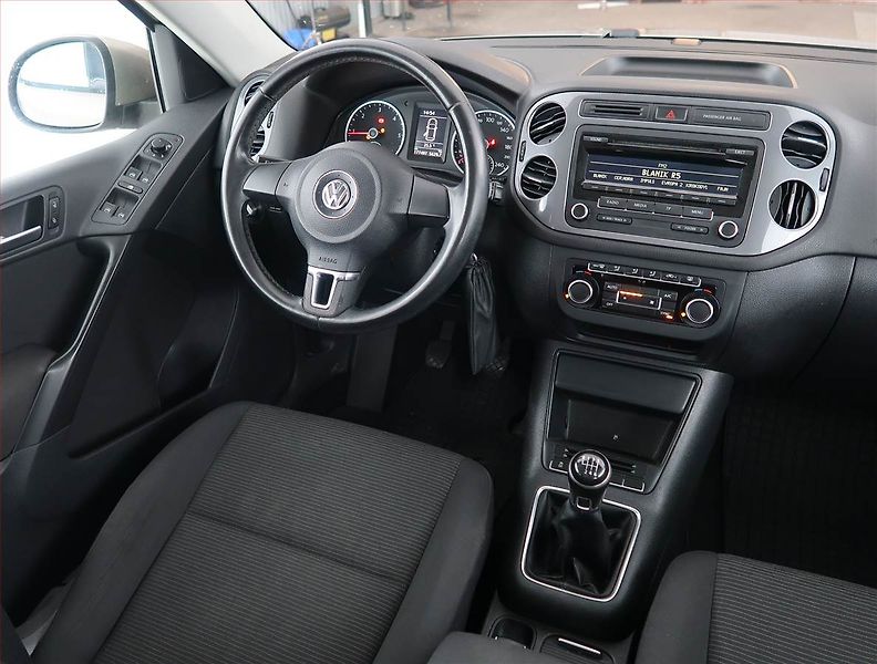 Volkswagen Tiguan (2012) 2.0 TDI, Park. senzory - fotka 7 z 17