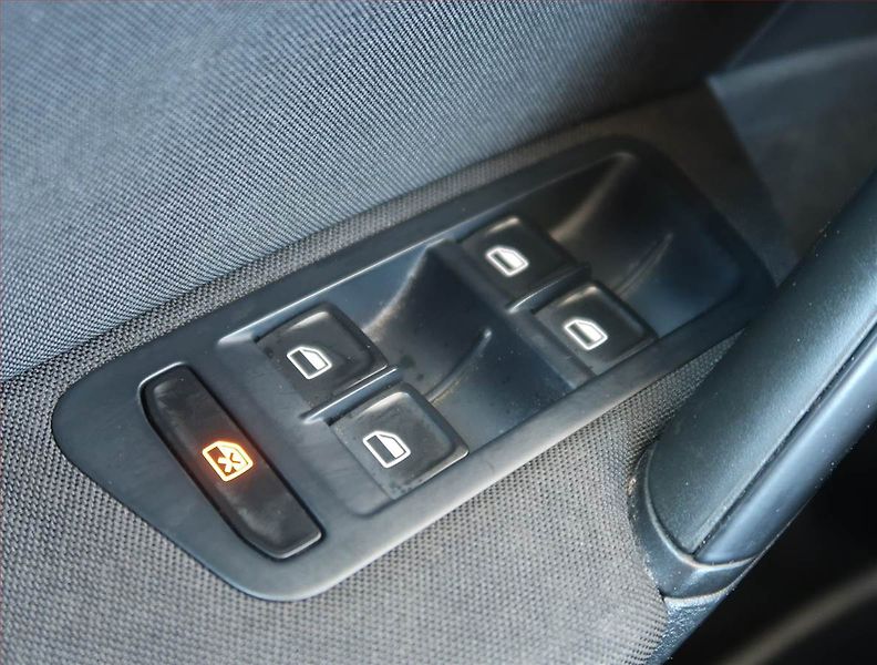 Volkswagen Golf (2015) 1.6 TDI, 4X4, Navi, Tempomat - fotka 17 z 21