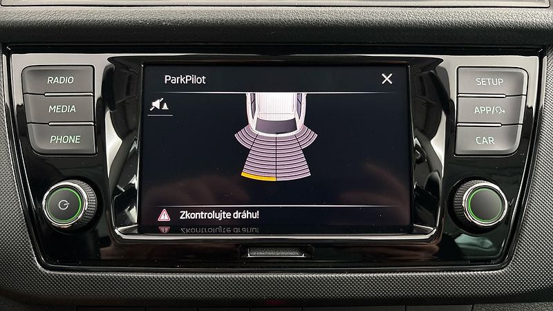 Škoda Fabia 1.0 TSI Ambition Combi - fotka 12 z 24