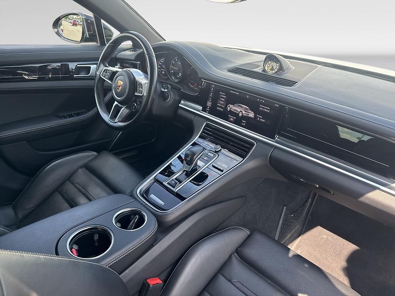 Porsche Panamera (2019) 4 E-hybrid - fotka 22 z 23