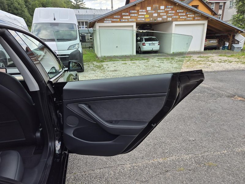 Tesla Model 3 STANDART RANGE 208kw SOH 94% - fotka 39 z 49