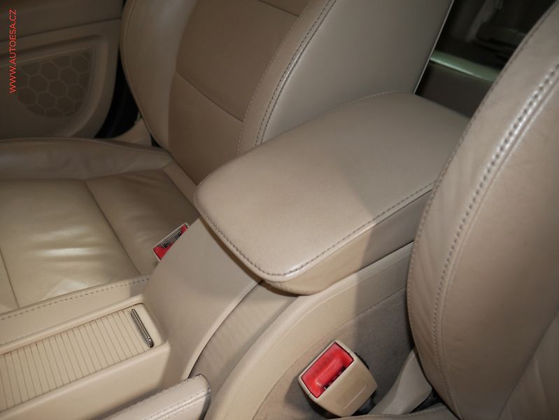 Škoda Superb (2013) 1.6 TDi, Navi, bixen, kůže - fotka 22 z 26