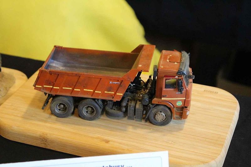 Letošní ročník modelářské výstavy a soutěže v Telnici na Ústecku byl jubilejní - desátý. Jinak soutěž má již čtyřicetiletou tradici. Na snímku je model vozu Tatra 147.