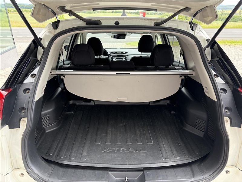 Nissan X-Trail 2,0 Xtronic 4x4 Acenta - fotka 12 z 19