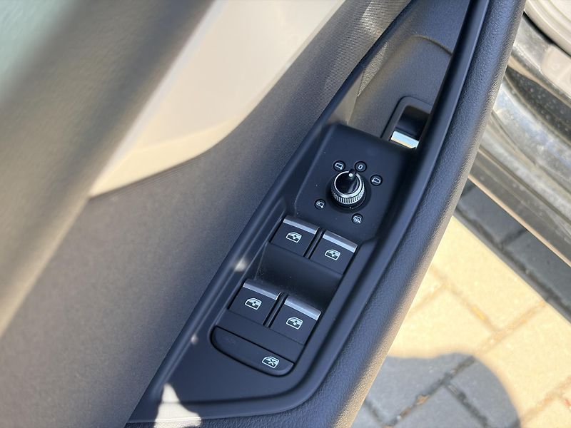 Audi A4 Avant 2.0TDI DSG QUATTRO REZERVACE - fotka 11 z 56