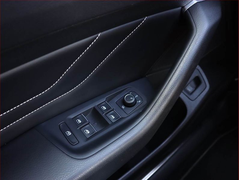 Volkswagen Passat (2019) 2.0 TDI - fotka 23 z 24