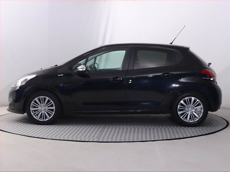 Peugeot 208 (2017) Allure 1.2 PureTech - fotka 3 z 18