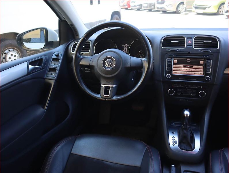 Volkswagen Golf (2011) 1.6 TDI, Automat, Navi - fotka 7 z 16