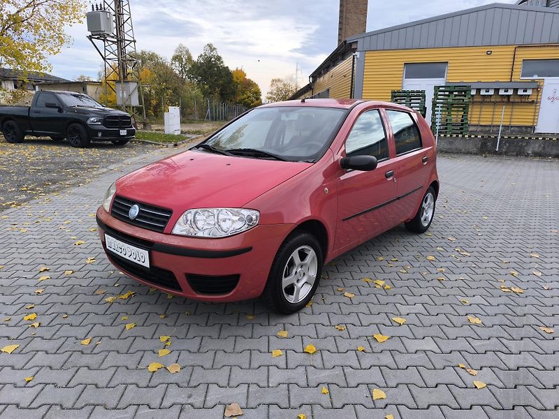 Fiat Punto (2005) 1.3 DOLOŽENÉ KM,SERVISNÍ KN - fotka 3 z 26