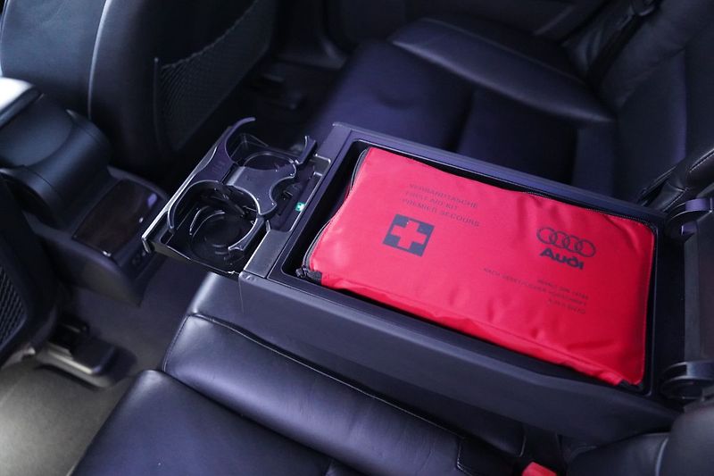 Audi S4 B7 V8 253kW/BOSE/RECARO/MAX VÝ - fotka 21 z 50