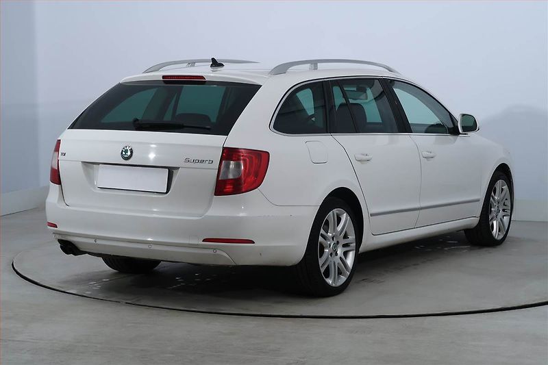 Škoda Superb (2012) 2.0 TDI, Automat, Tempomat - fotka 5 z 23