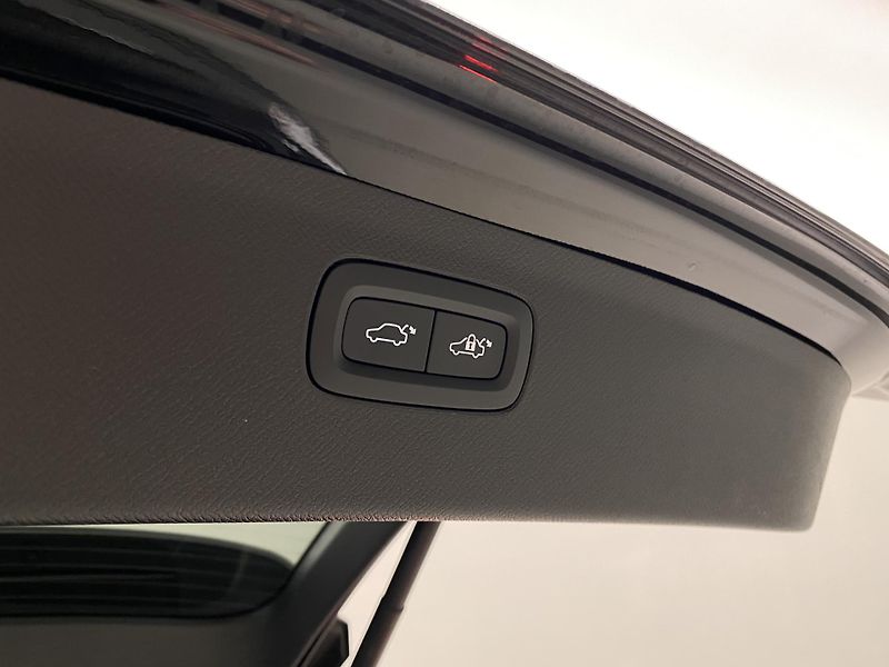 Volvo XC90 T8 AWD PLUG-IN ULTIMATE BRIGHT - fotka 35 z 72