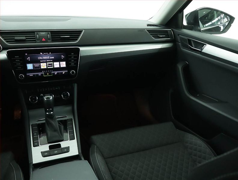 Škoda Superb (2022) Ambition 2.0 TSI - fotka 8 z 17
