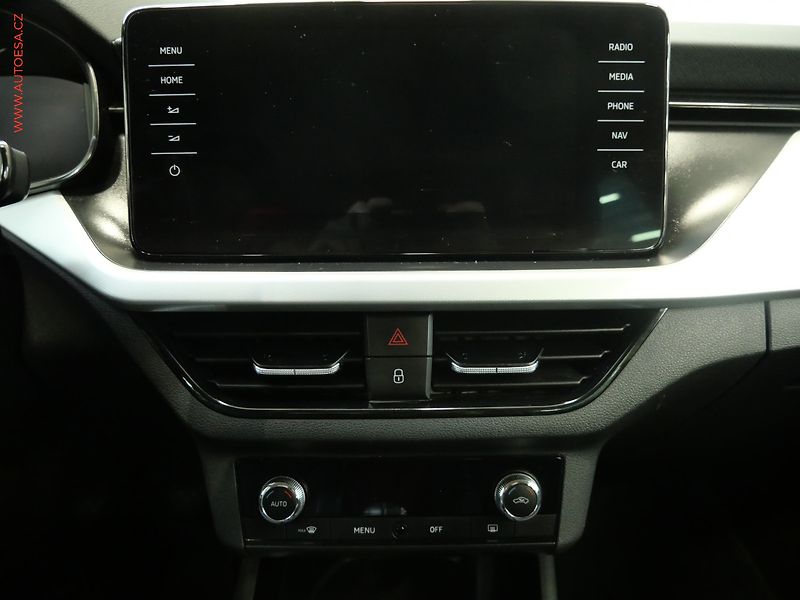 Škoda Kamiq (2021) 1.0 TSi, Ambition Plus, navi - fotka 13 z 23