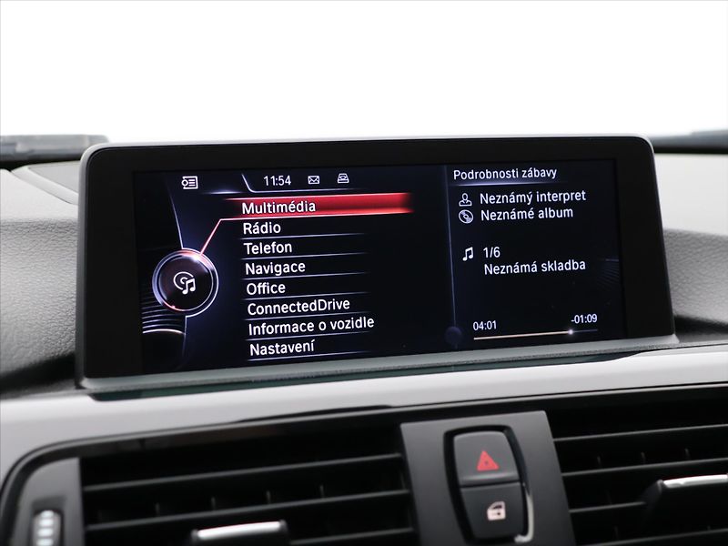 BMW Řada 3 3,0 330d 210kW Aut. xDrive - fotka 23 z 36