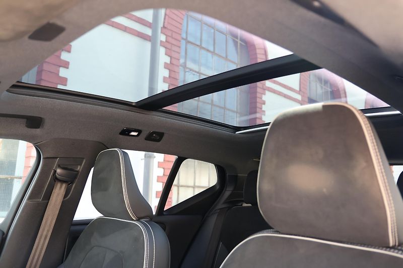 Volvo XC40 (2021) Recharge Pro, Twin motor (AWD) - fotka 19 z 25