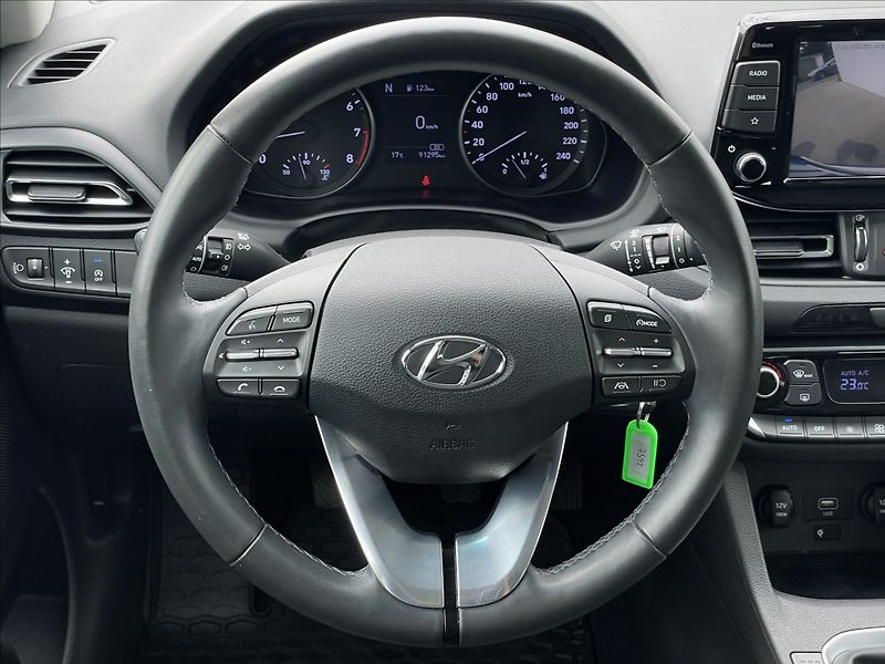 Hyundai i30 1,5 T-GDI Combi Smart - fotka 8 z 23