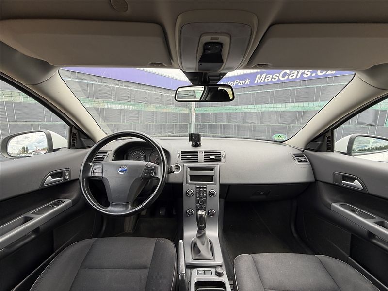 Volvo C30 1.6 D DRIVe - fotka 7 z 13