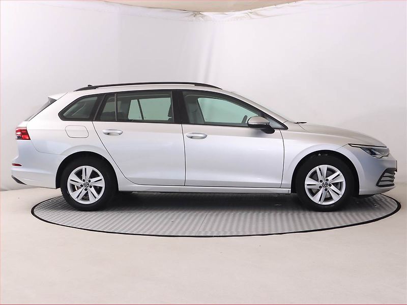 Volkswagen Golf (2024) Life 2.0 TDI - fotka 6 z 23