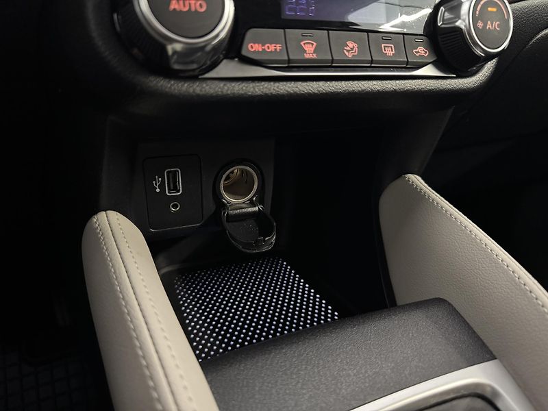 Nissan Micra 1.0*74kw*Kamera*Navi* - fotka 21 z 30