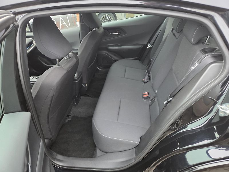 Toyota Prius (2025) 2.0 Plug-in Hybrid - fotka 10 z 17