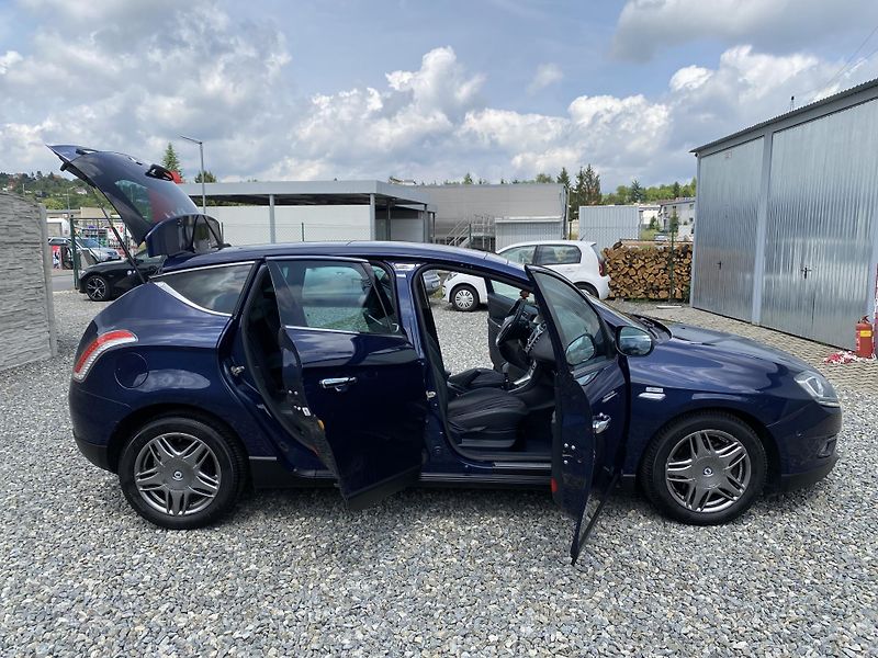 Lancia Delta 2.0JTD 165PS SPORT NAVI SERVIS - fotka 140 z 169