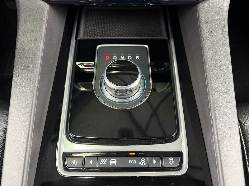 Jaguar F-Pace 2.0d AWD A/T PRESTIGE, WEBASTO - fotka 21 z 25