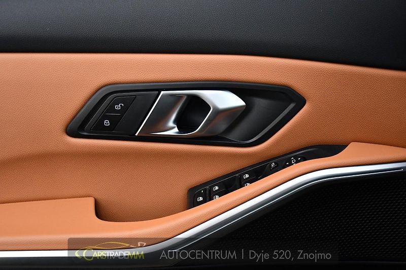 BMW Řada 3 320d xDrive M-SPORT ČR 1.M - fotka 27 z 62