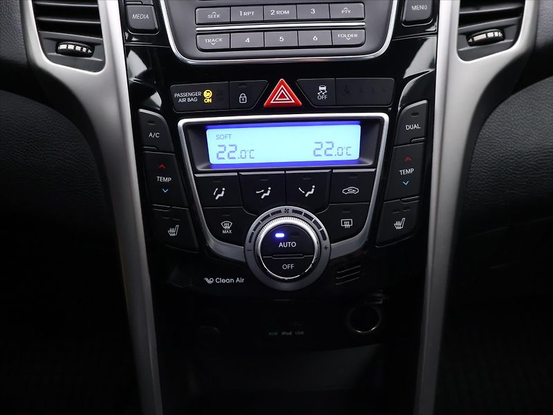 Hyundai i30 1,6 CRDi 81kW Trikolor - fotka 19 z 28