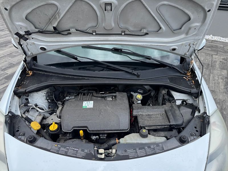 Renault Clio (2012) 1,2 55 KW Klima - fotka 26 z 28