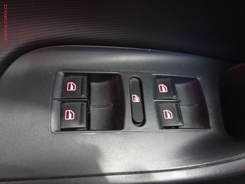 Seat Ibiza (2008) 1.4i, ČR, AC, temp - fotka 14 z 18