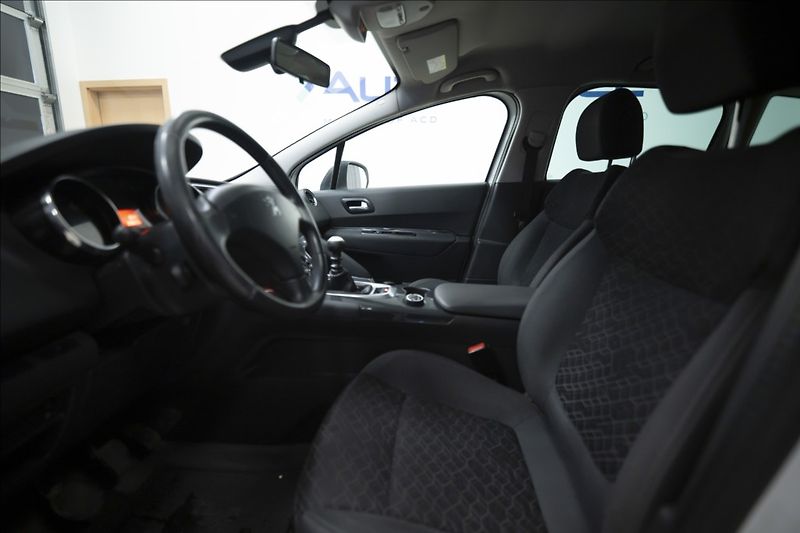 Peugeot 3008 2,0 HDI NAVIGACE TAŽNÉ - fotka 8 z 36