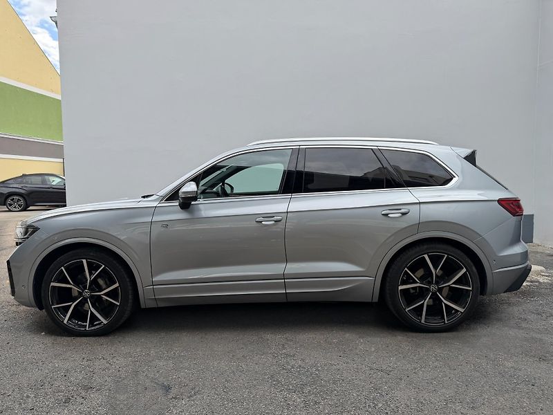 Volkswagen Touareg R-Line V6 3.0 TDI - fotka 3 z 12