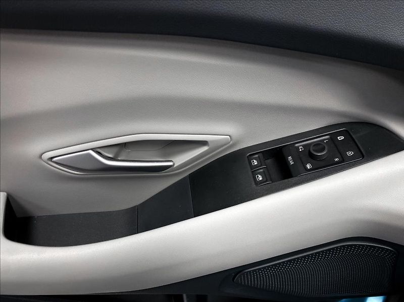 Ford Explorer (2024) 0,1 79 kWh AWD - fotka 13 z 17