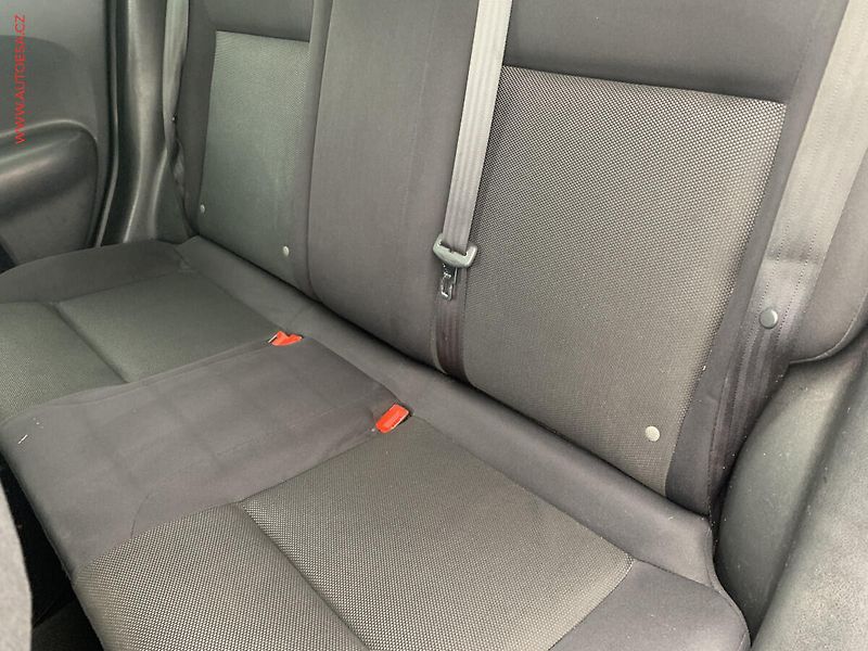 Nissan Juke (2010) 1.6i, AC, tempo - fotka 10 z 17