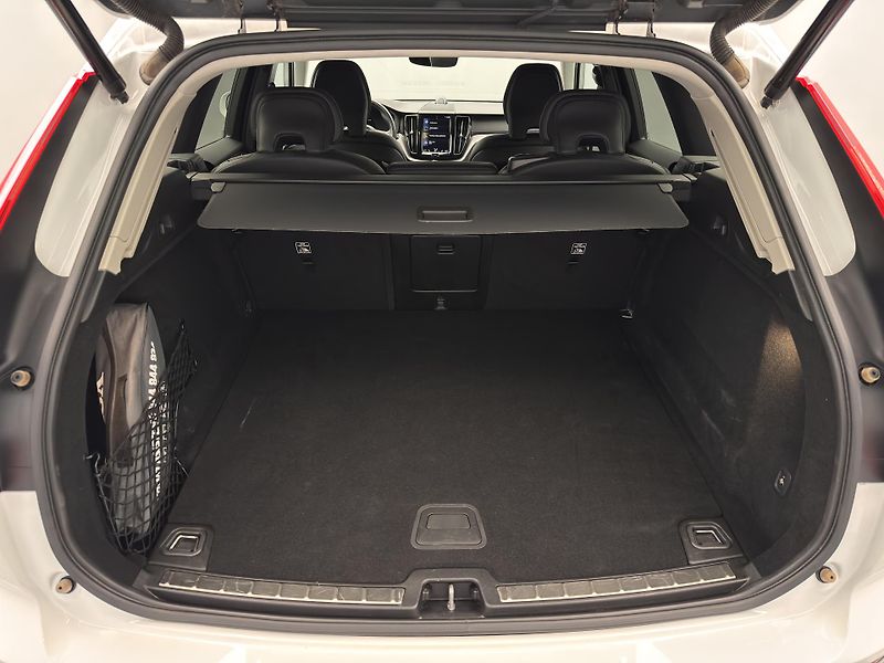 Volvo XC60 B4 AWD INSCRIPTION  - fotka 5 z 49