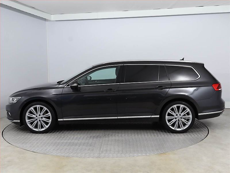 Volkswagen Passat (2020) 2.0 TDI - fotka 3 z 22