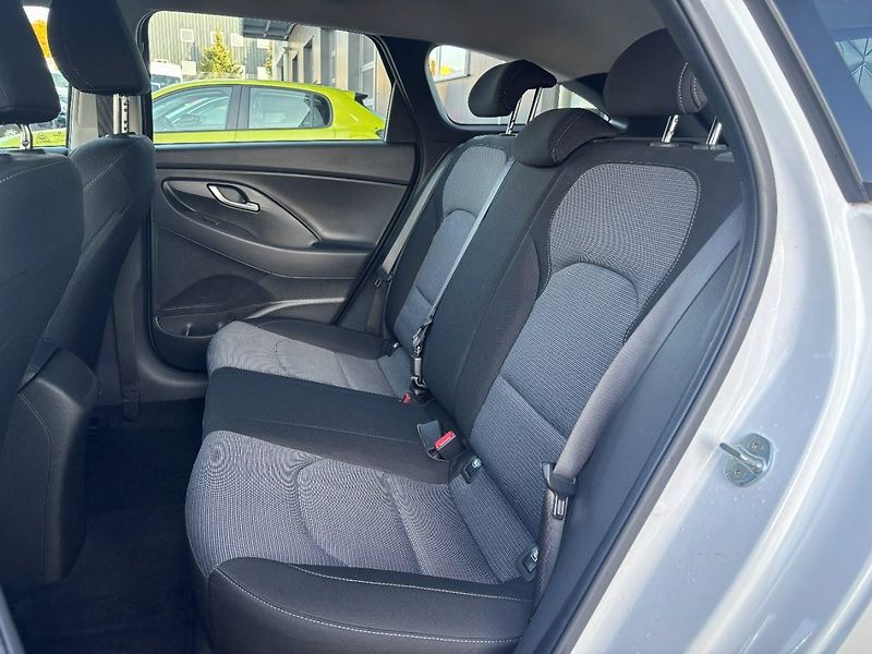 Hyundai i30 COMFORT 1.5 DPI 81 kW    - fotka 5 z 23