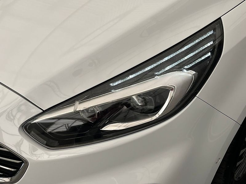 Ford S-MAX 2.0 EB Titanium LED manuál - fotka 46 z 65
