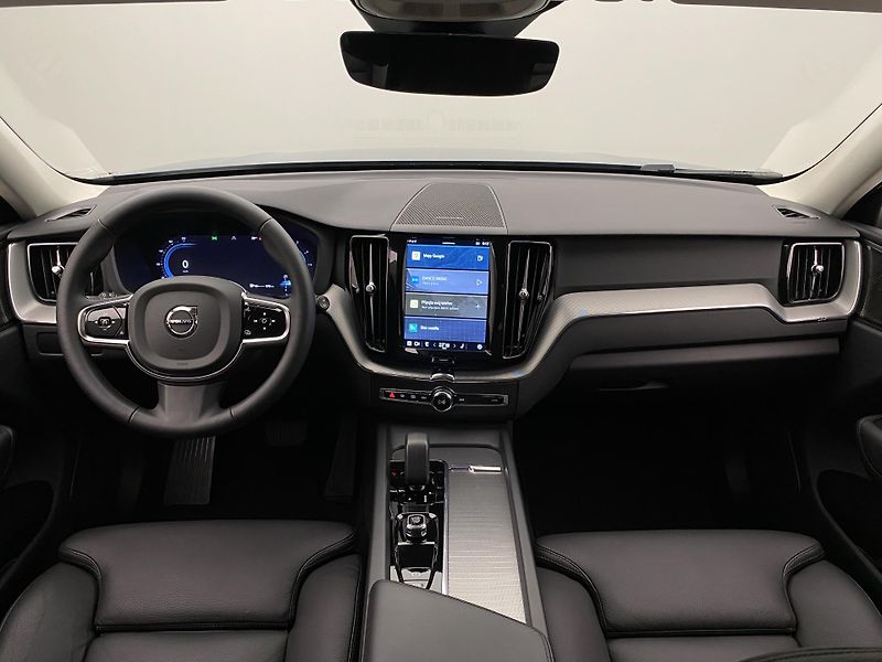 Volvo XC60 B4 AWD DARK PLUS AUT REZERVACE - fotka 2 z 48