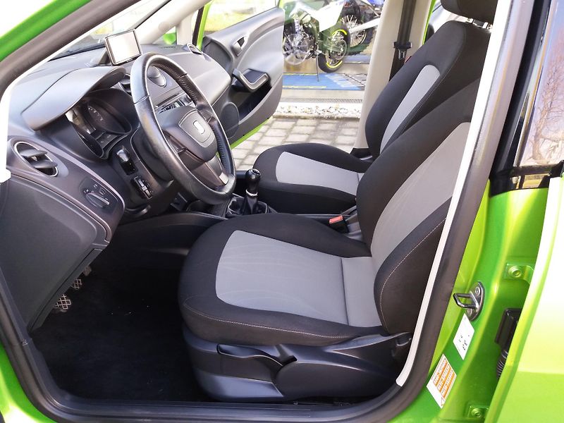 Seat Ibiza 1.4 16V,63kW,NAVI,DIG.KLIMA!! - fotka 19 z 37