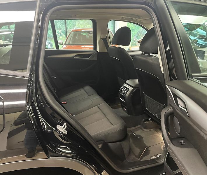 BMW X3 20d xDrive 140kW, ČR - fotka 13 z 30