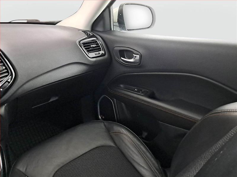 Jeep Compass (2017) 1.4 MultiAir, 4X4, Automat - fotka 8 z 23