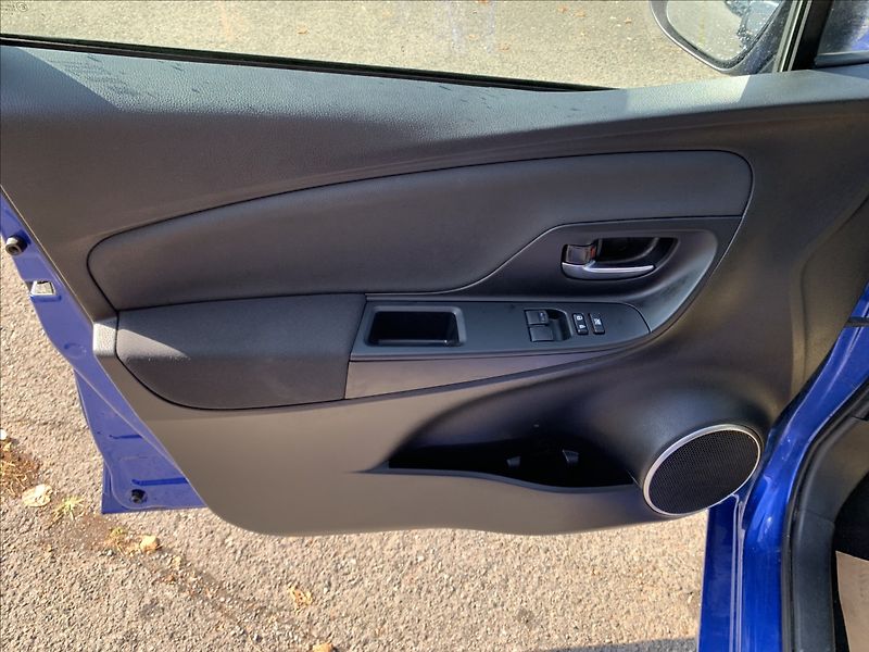 Toyota Yaris 1,5 HYBRID - fotka 17 z 20